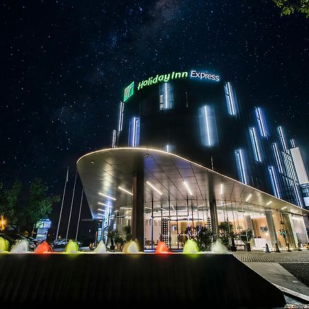 Holiday Inn Express Shanghai Songjiang Fangta By Ihg Exterior foto