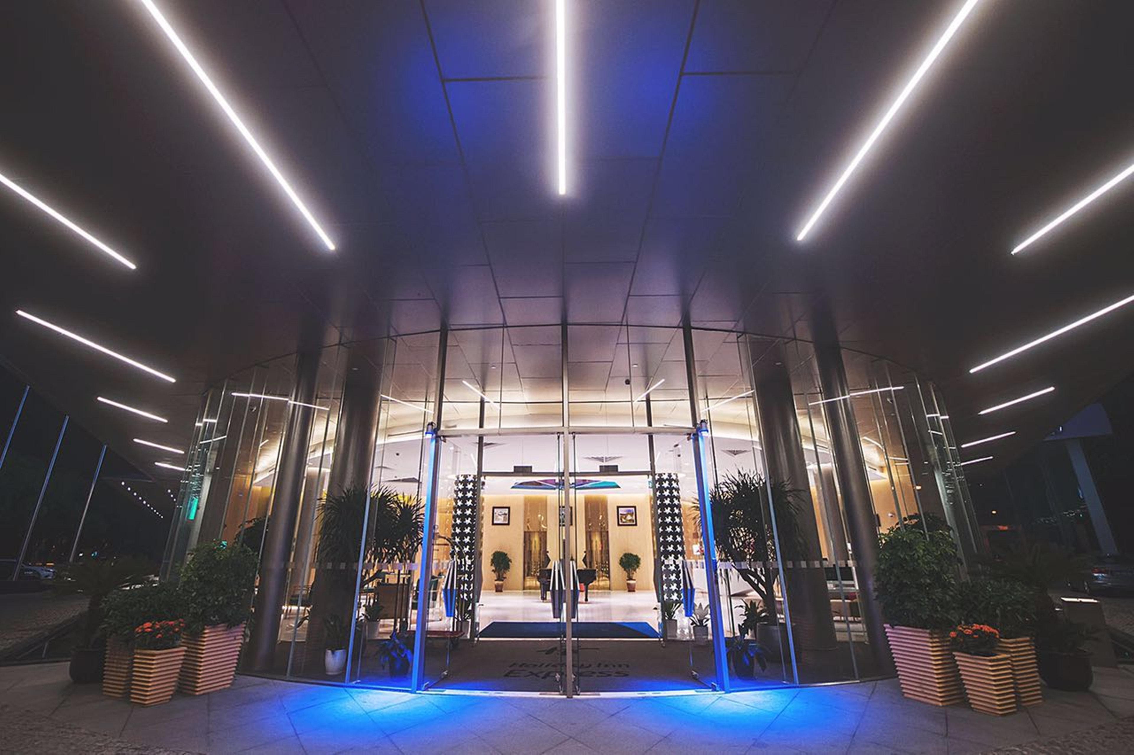 Holiday Inn Express Shanghai Songjiang Fangta By Ihg Exterior foto